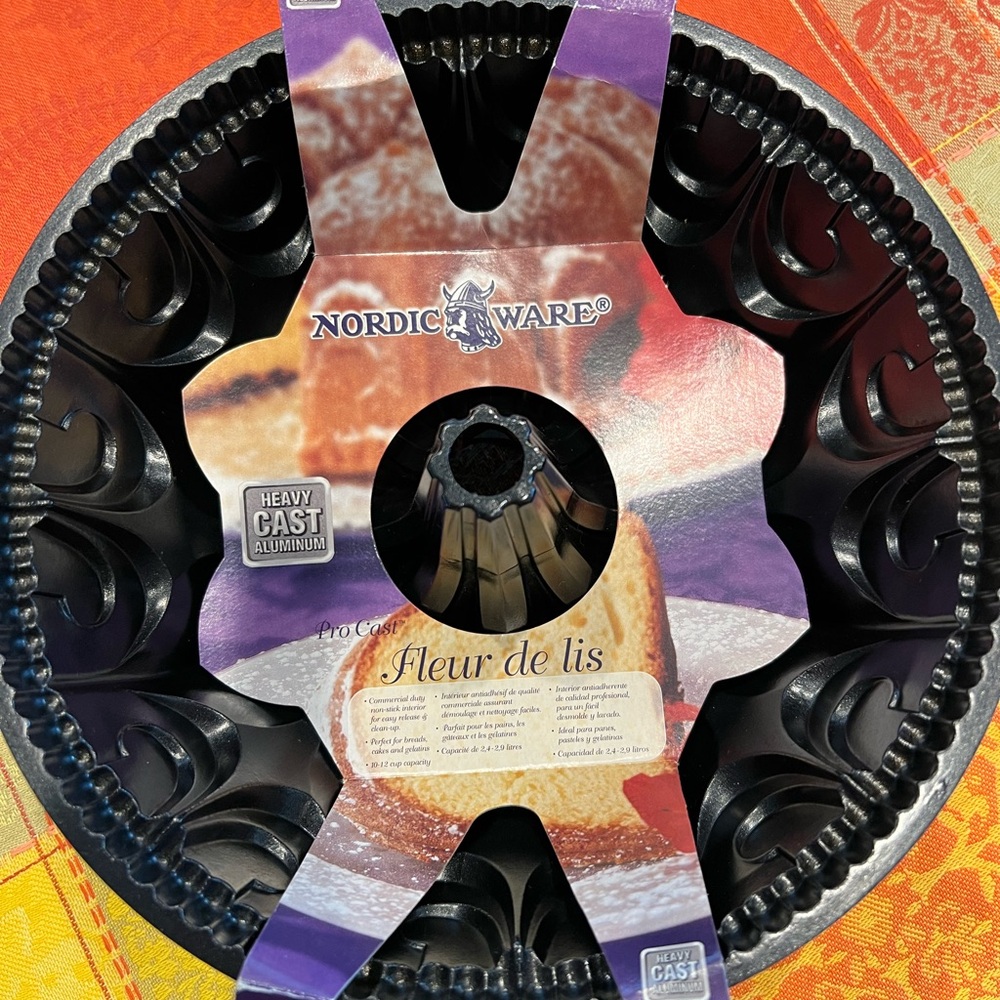 Nordic Ware Black Fleur de Lis Bundt Pan